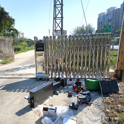 汕尾陆丰高速路沈海高速陆丰段交警中队装置车牌识别联动伸缩门