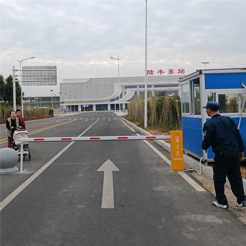 汕尾高铁陆丰东站广场公交车收支口装置三丰智能道闸项目