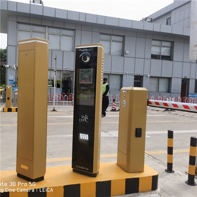 小漠比亚迪一期南一门装置二进一出加潮汐道智能道闸项目